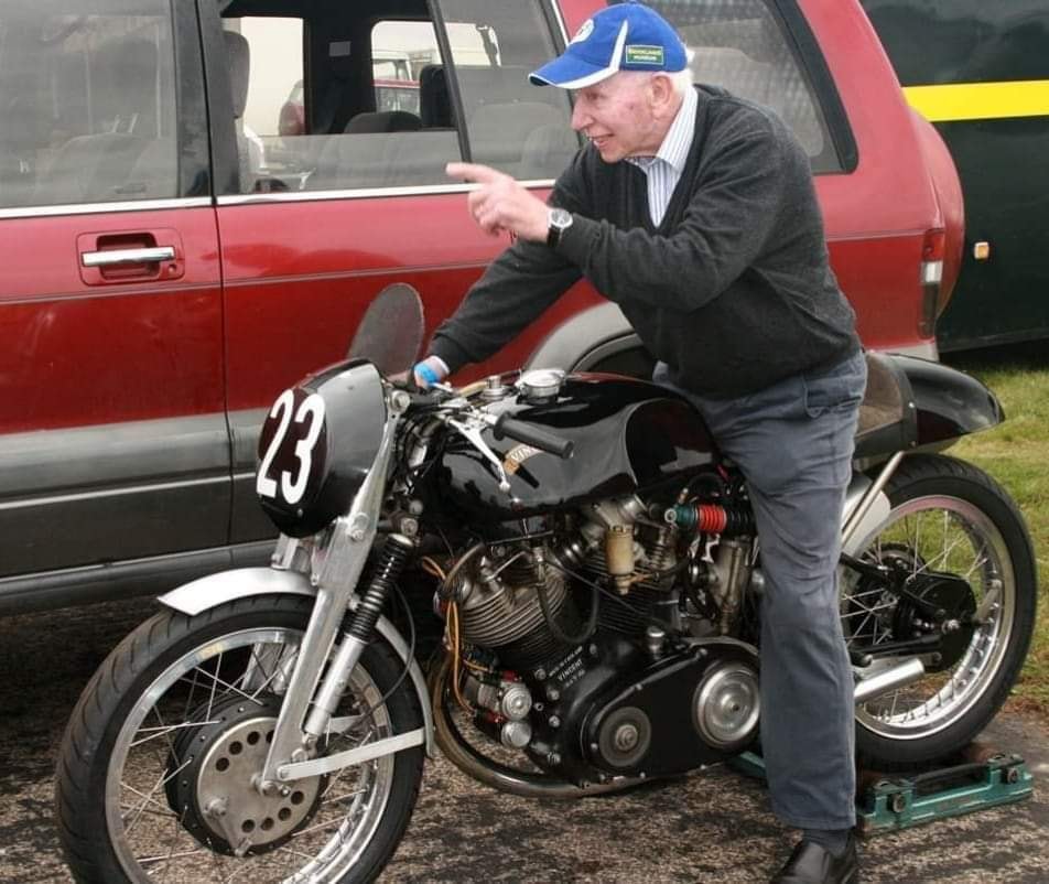 John Surtees egli vincent